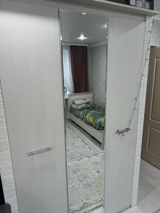 Продается шкаф с зеркалом в отличном состоянии