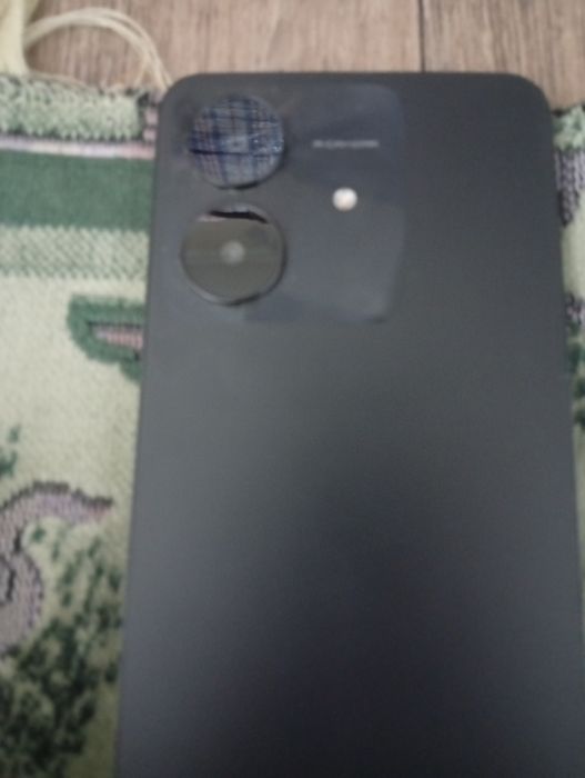 Продам телефон  харошим