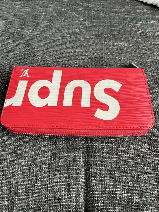 Портмоне Louis Vuitton x Supreme Wallet Zip Around Epi Red