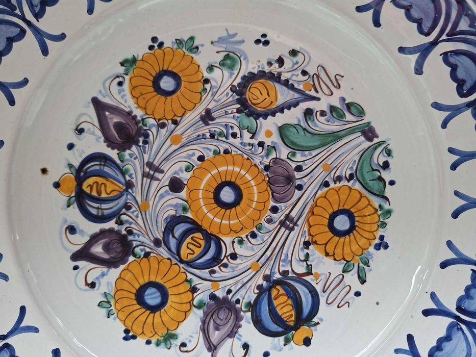 Ръчно рисувана керамична чиния Modra, Чехословакия 1976 г.