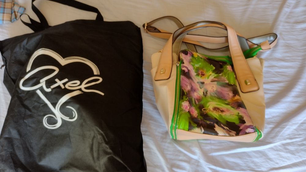 Нова чанта Axel, лак, без етикет