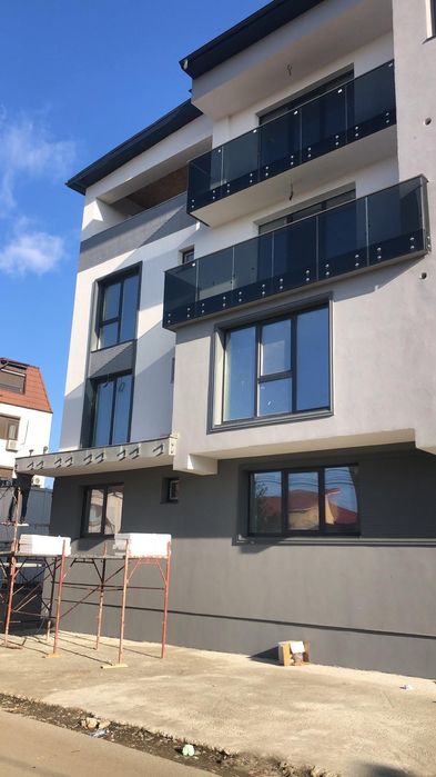 Balustrada sticla-scari-balcon-terasa