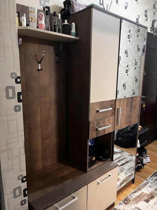 Продавам портманто и гардероб