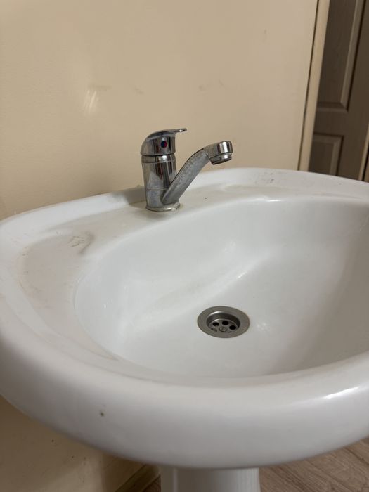 Раковина со смесителем