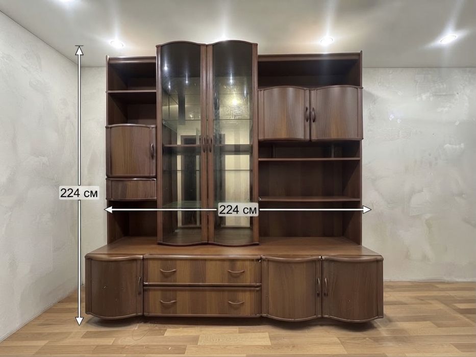 Продам мебельный гарнитур сервант
