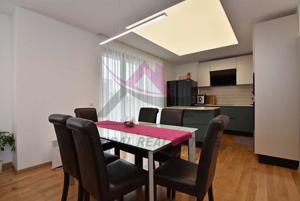 Продава се Четиристаен апартамент в Варна, Бриз - 224 кв.м за 1652 €/кв.м - Снимка #1