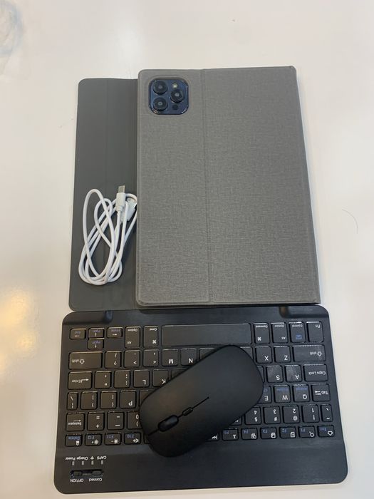 Айпад планшет продоется с комплектом