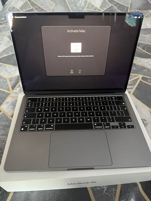 MacBook Air M3 24GB RAM 8CPU 10GPU 512GB RAM