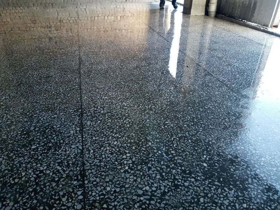 Мазайка из мраморной крошки
стяжка, шлифовка,
полировка.