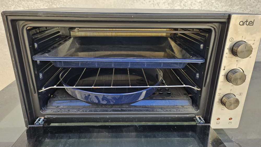 Продаю  микравалновку и печ  для выпечки использовали  2 раза