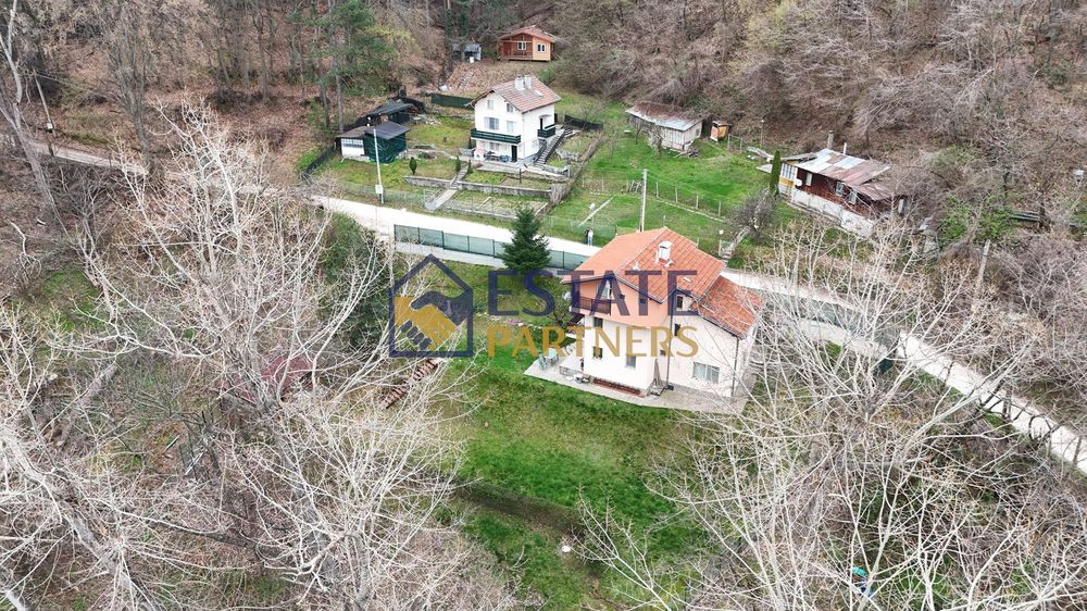 Къща в Пловдив, област-с.Гълъбово площ 186 цена 298000