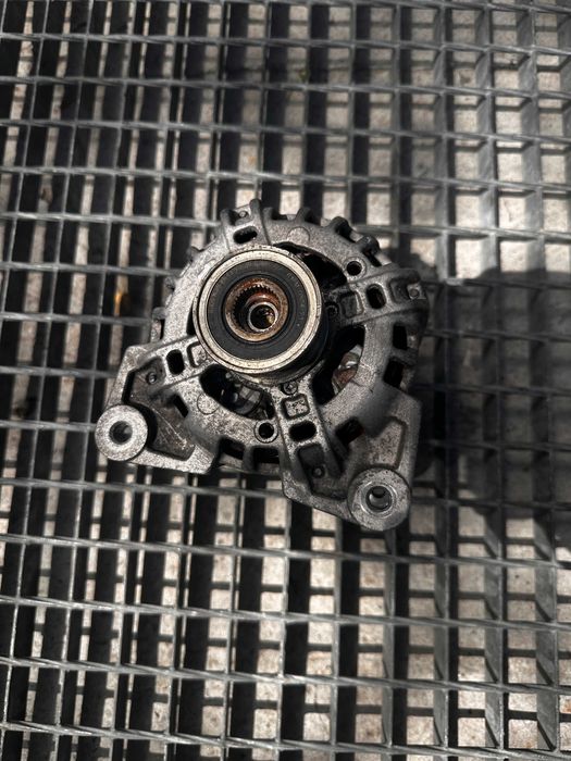 Alternator Renault Captur 0.9 TCE cod 231006007R an 2012 - 2020  Nissan Qashqai Renault Twingo 2