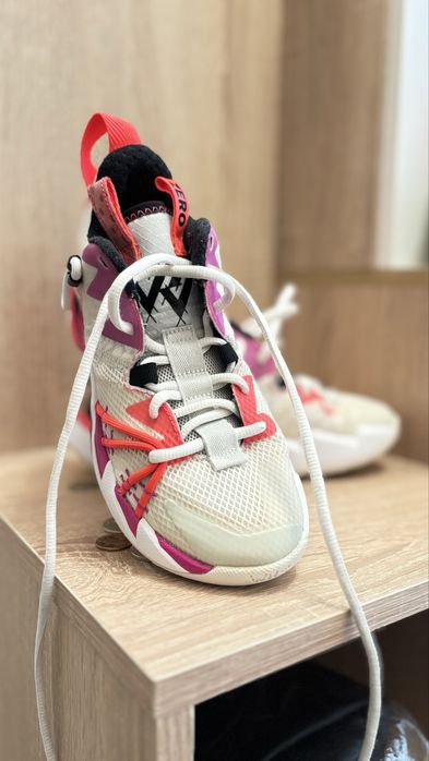 Дамски /детски маратонки Jordan