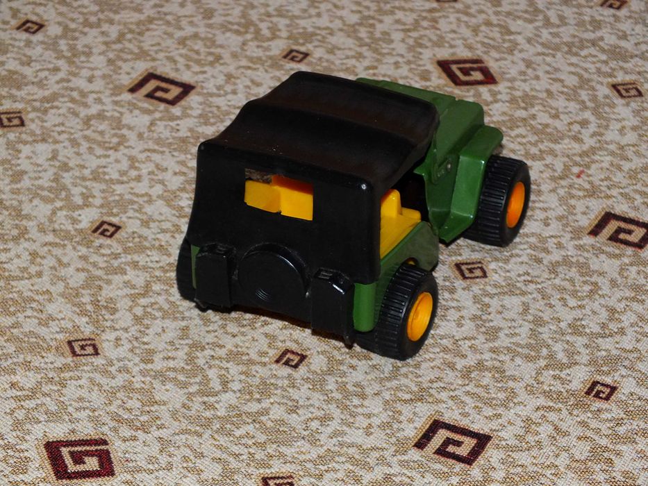 Метален джип на завод Мир Разград