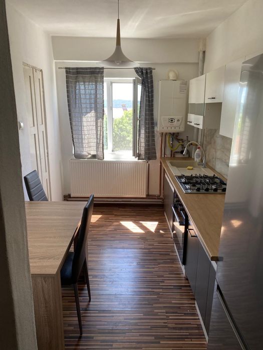 Închiriez apartament