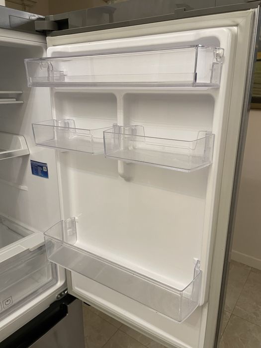 Samsung холодильник почти новый