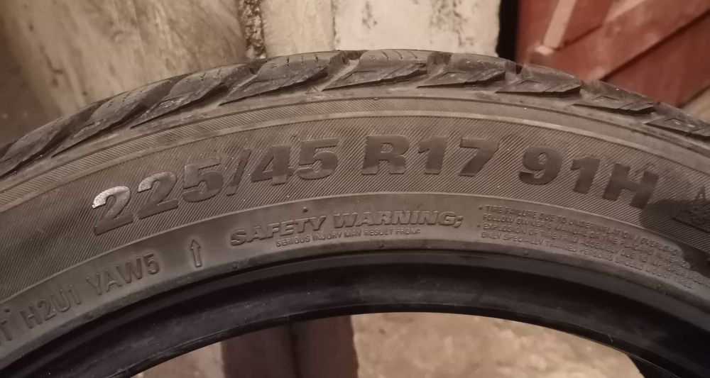 Продавам 1 брой зимна гума 225.45.17 дот 2022 KUMHO