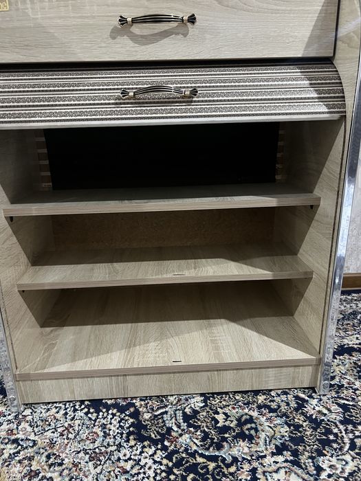 Oyoq kiyim quyadigan shkaf