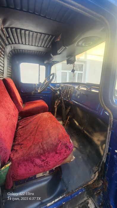 Zil mashinasi  sotiladi