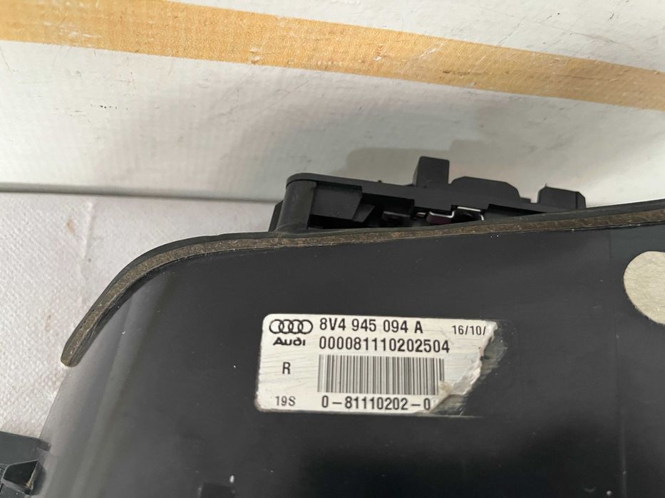 Stop dreapta pe hayon Audi A3 sportback dupa 2013 cod 8V4945094A