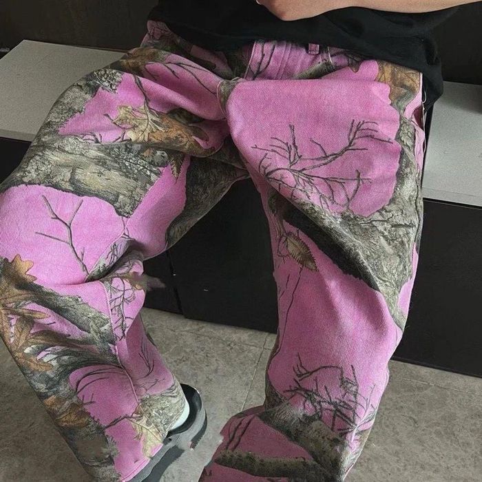 Джинсы от бренда Stussy