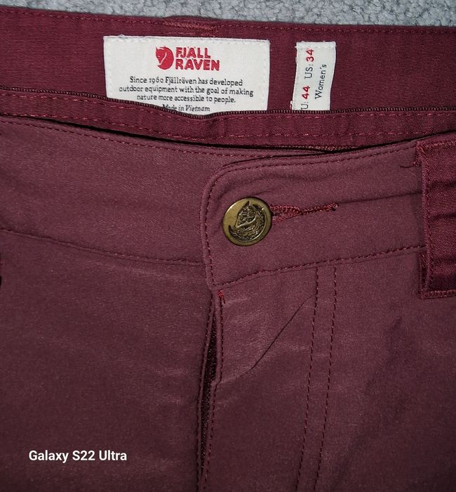 Pantaloni scurți Nikka Fjallraven pentru femei, curbat, granat închis