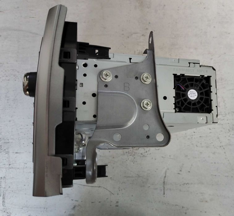 Оригинална медия-навигация за Тойота Авенсис