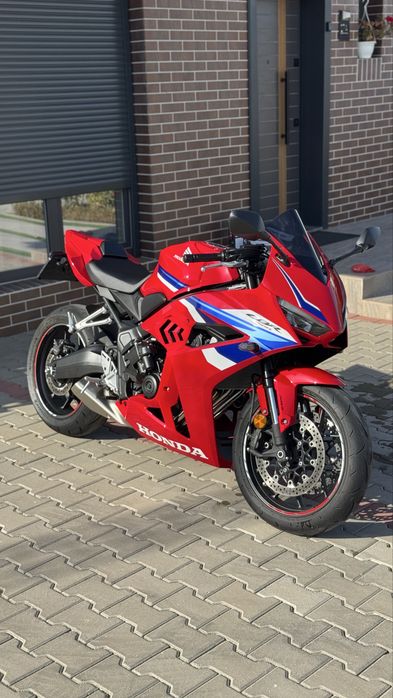 Honda CBR650R E-Clutch 2026, 3.000 km, stare de nou
