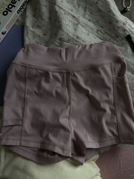 Rochie sport Varsitie + pantaloni scurți (set)