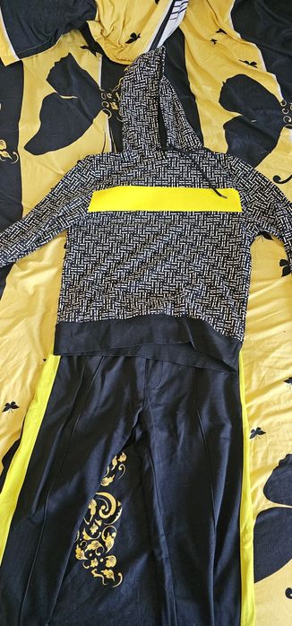 Vând Compleu Hugo Boss -3 Piese