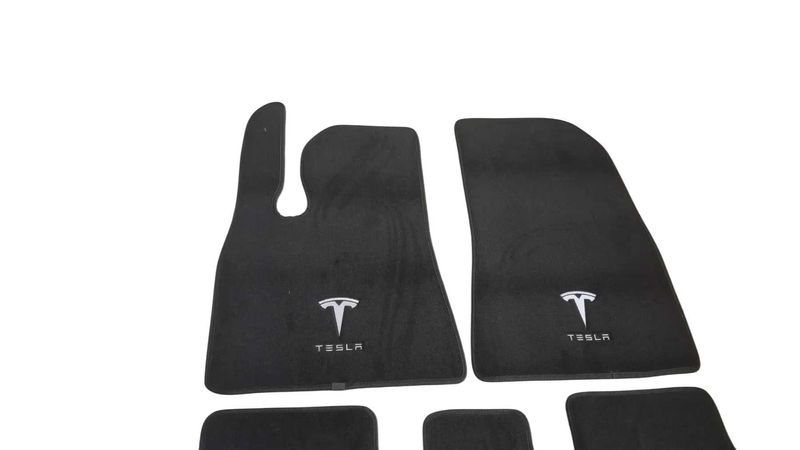 Стелки за Tesla Model 3 от 2017 до 2023 с поръчка