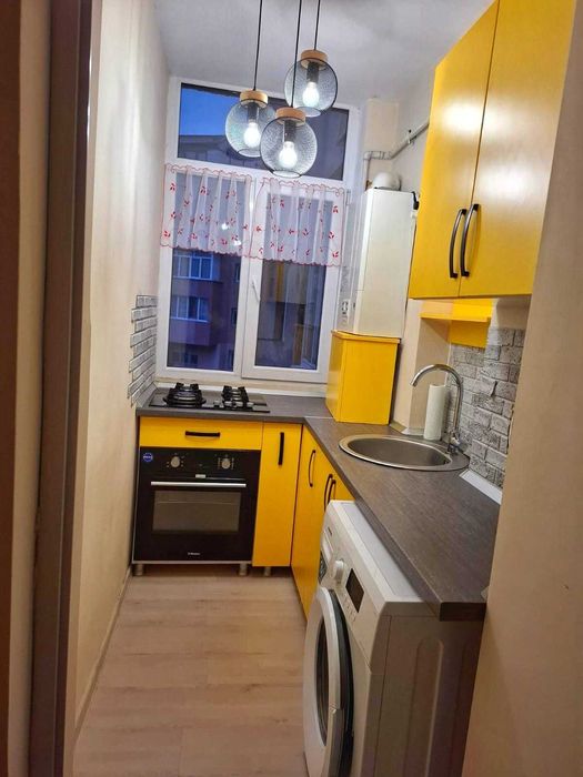 Inchiriez ap.2cam,etaj1, renovat si modern mobilat