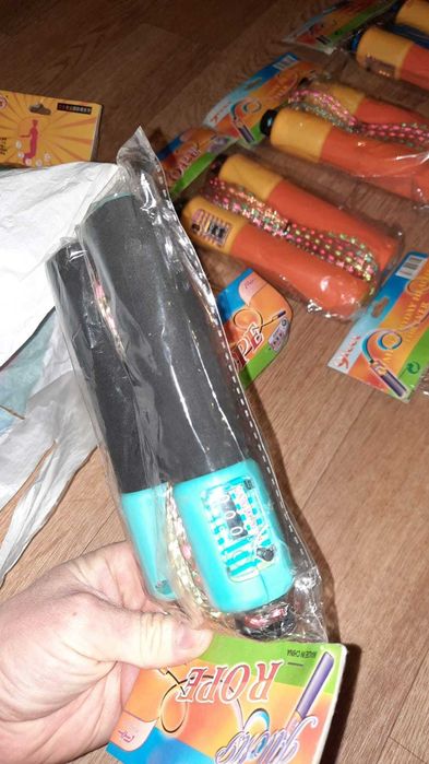 Продам скакалки новые