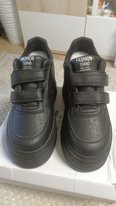 Кроссовки 37-38 новые!