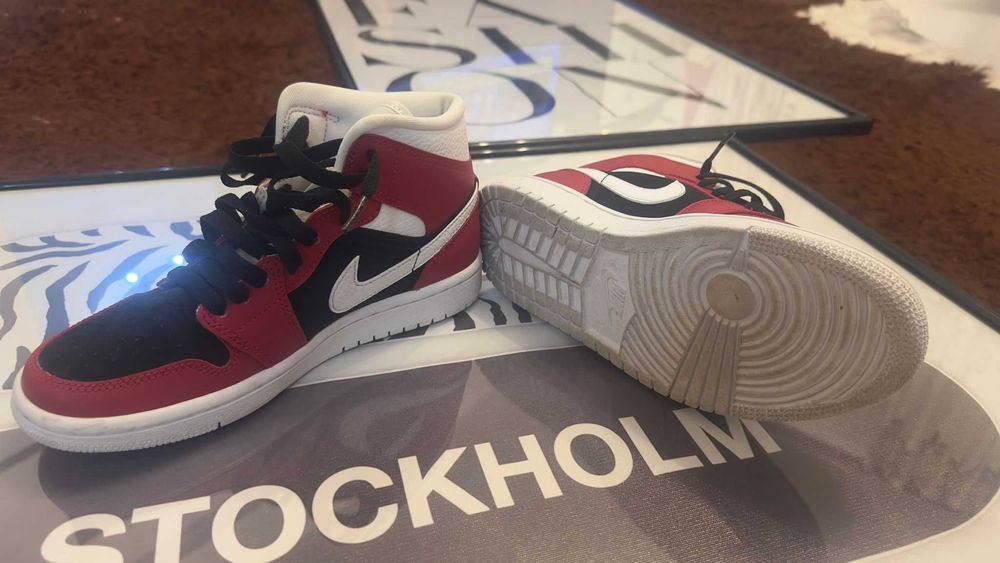 Air Jordan 1 Mid Gym Red Black