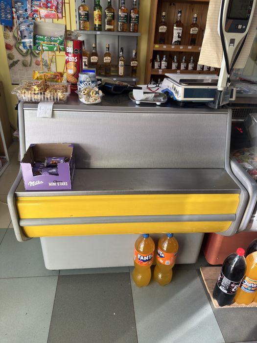 Хладилна витрина "Наги" + Каса
