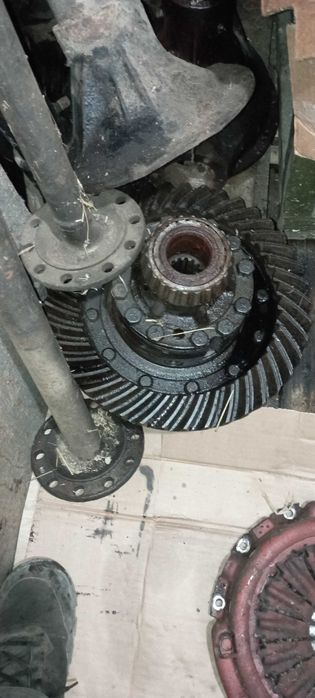 Части за ГАЗ 53 и66 скоросна кутия диференциал и др.