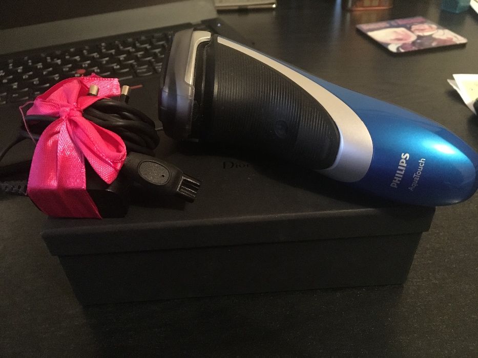 Aparat de ras barbatesc marca Philips