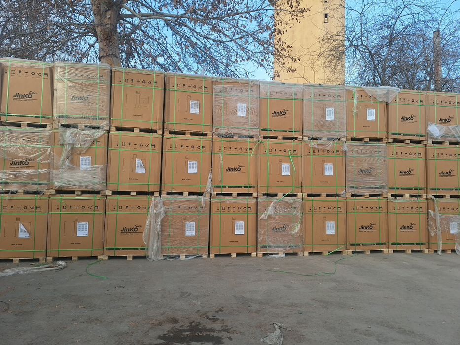 Jinko 725 Watt panel