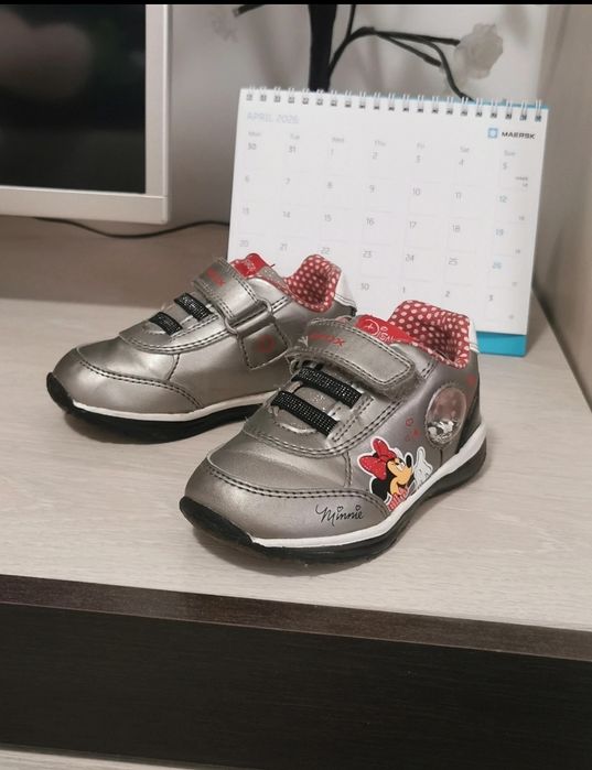 Pantofi Geox cu luminite marimea 23