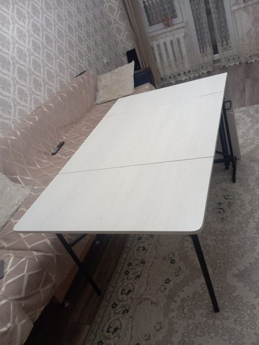 Стол журнал  для гостей