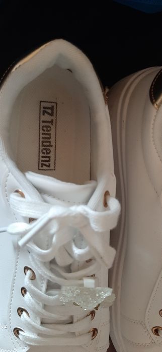 Бели сникърси 38-39