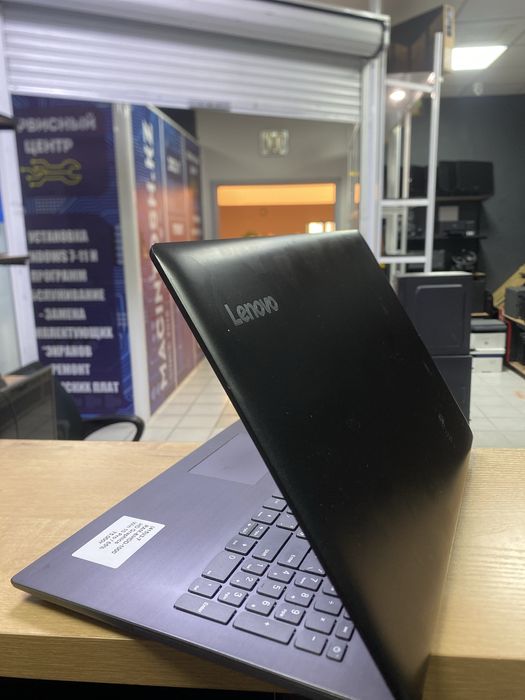 Ноутбук Lenovo i3-7th.