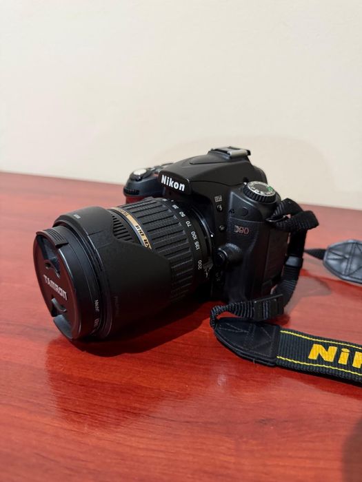 Nikon d90 cu obiectiv tamron 18-200 f4,5/6,3