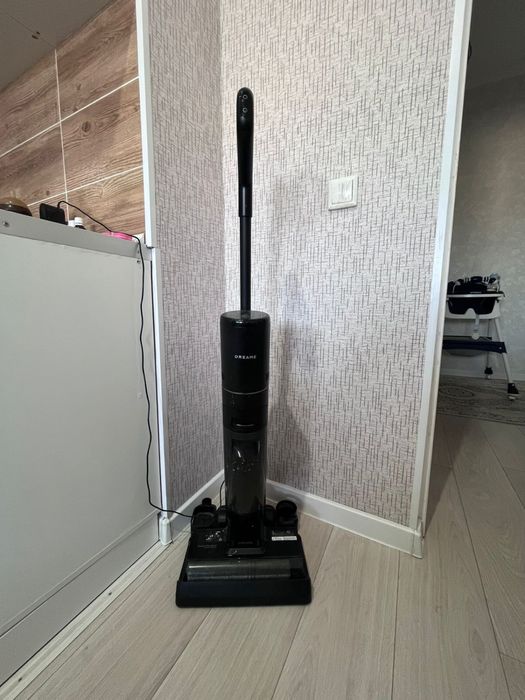 Пылесосс вертикальный