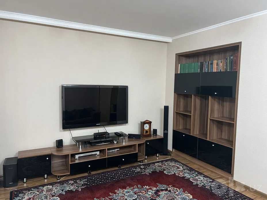 Ц-1 ул.Узбекистон Овози,Садыка Азимова рядом "Бибигон" 100кв.м 4\2\4