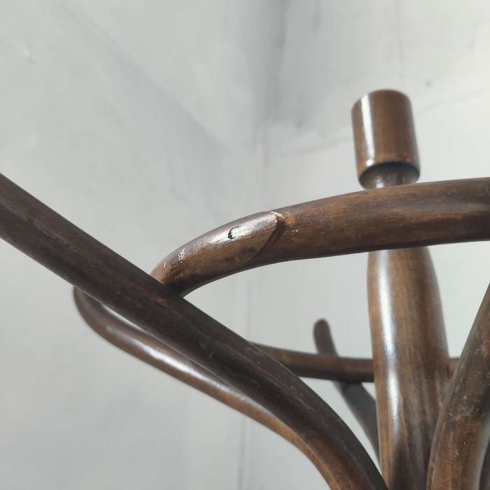 Дървена закачалка