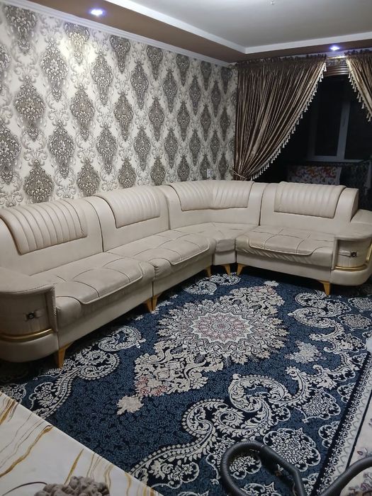 Zal uchun ugolok sotiladi