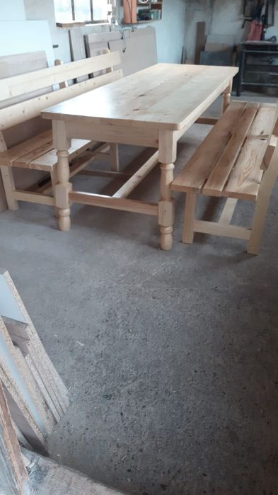 Masă, băncuțe, scaune interior si exterior din lemn