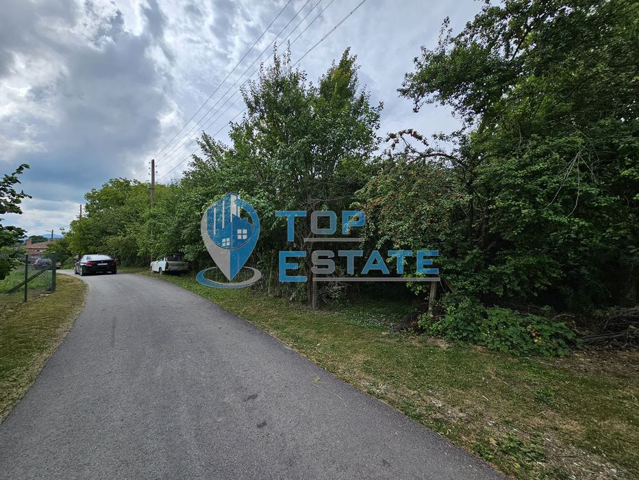 Парцел в регулация до центъра на с. Средни колиби до яз. Йовковци